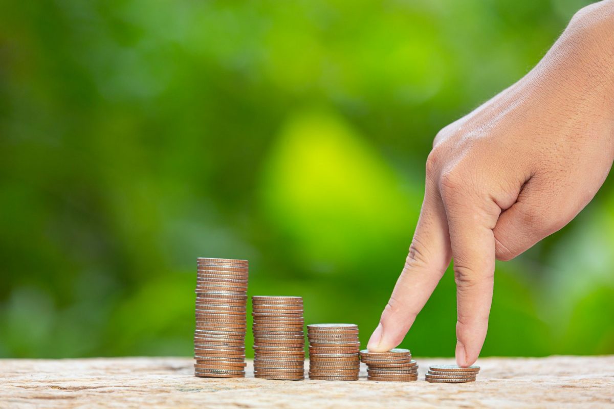 Foreign investor reviewing U.S. mortgage financing options for real estate investment