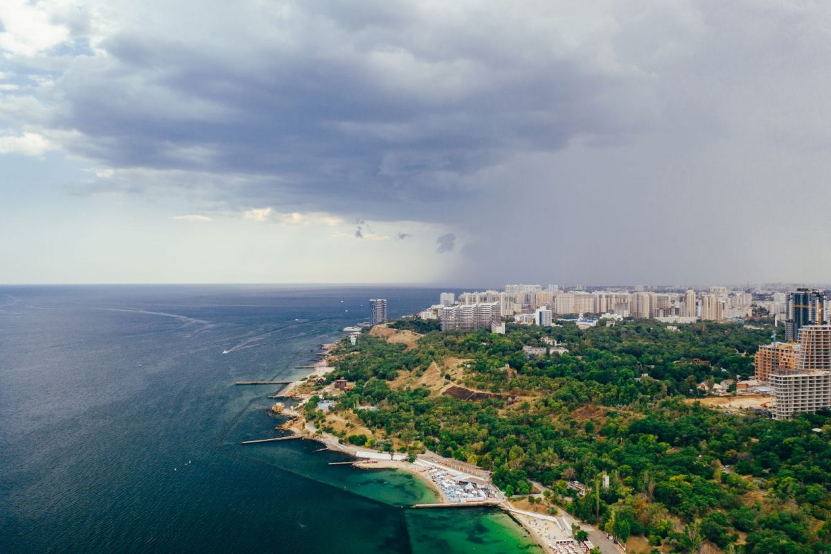Luxury waterfront homes on the Gold Coast showcasing equity release and bridging loan opportunities for high-net-worth property owners.