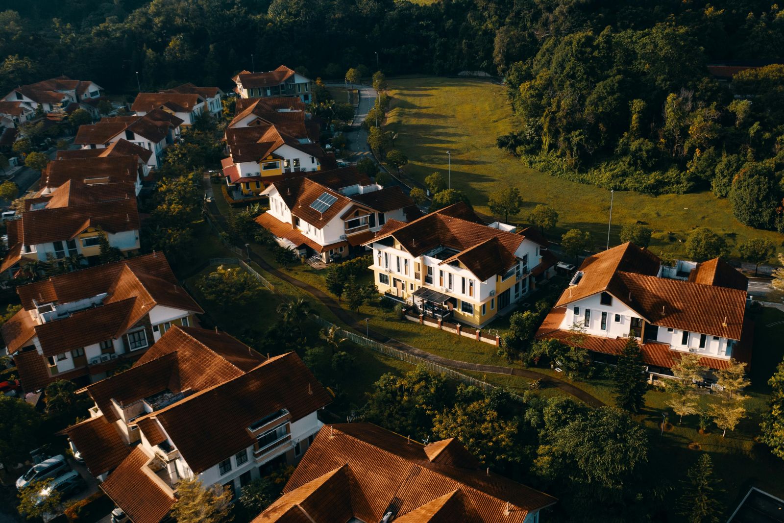 Hong Kong and mainland China-based Australian property owners accessing equity through Australian bridge financing and cross-border lending solutions.