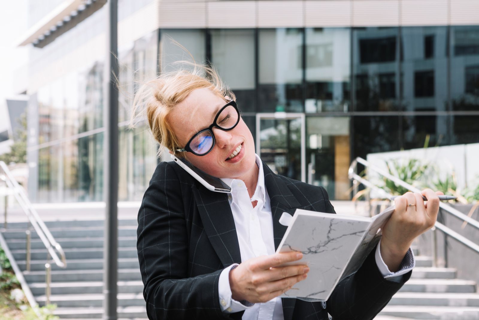 High-net-worth investor reviewing bridge loan financing strategies for multimillion-dollar US real estate acquisitions