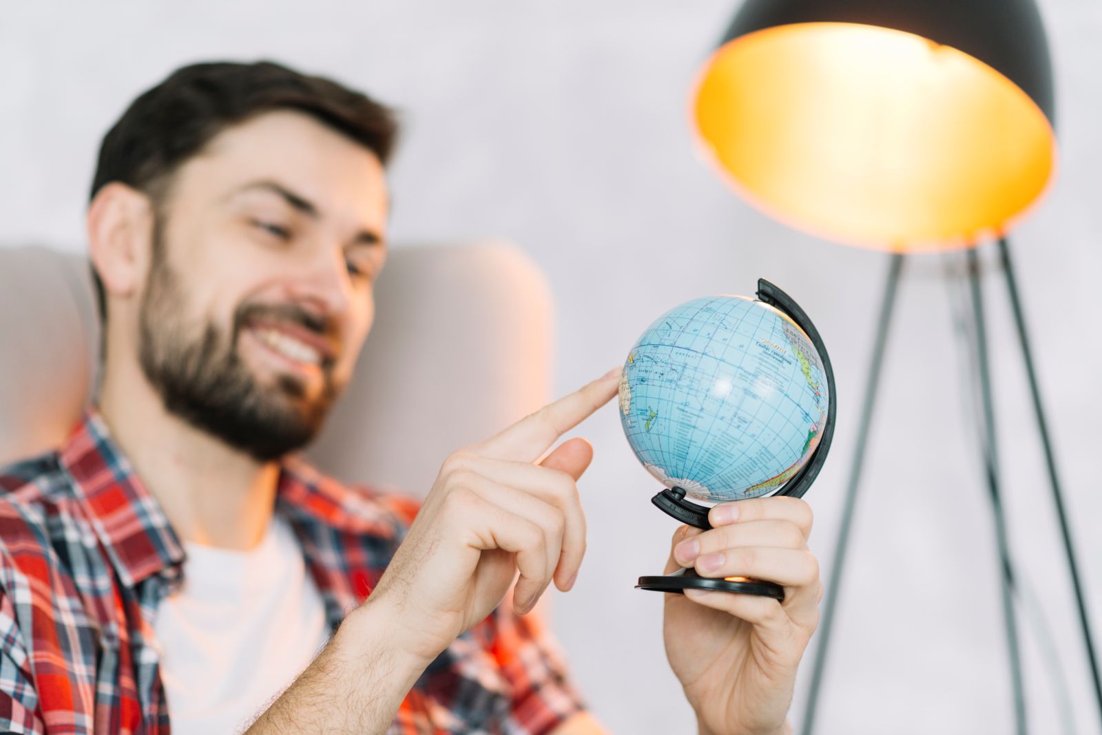 Global investor reviewing US real estate financing strategies, DSCR loans, and portfolio expansion opportunities