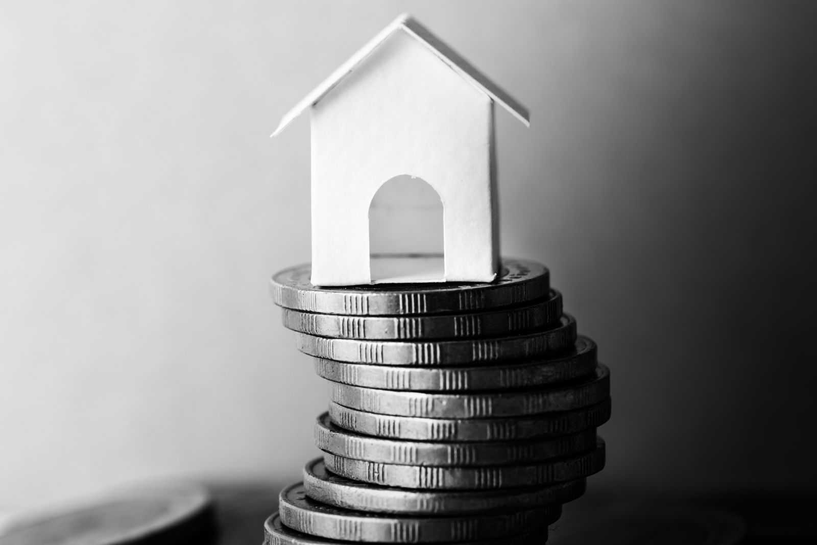 International investor analyzing US real estate market trends, growth opportunities, and investment outlook for 2026–2030