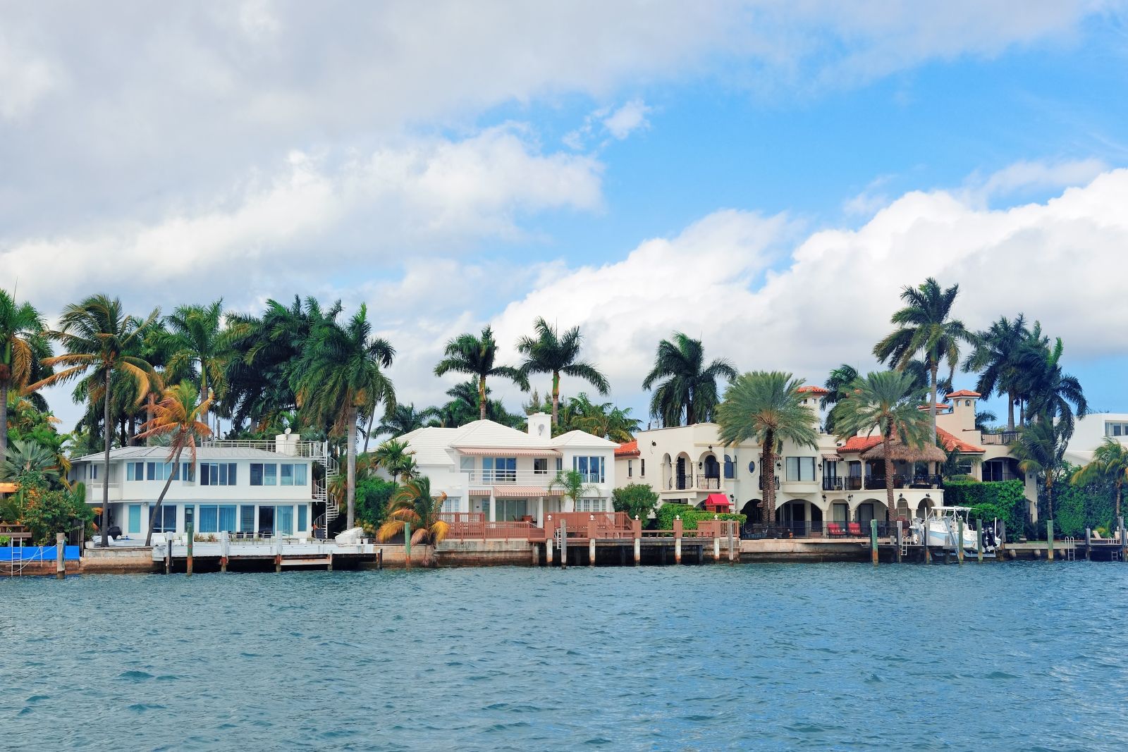 High-net-worth buyer securing a bridge loan for a luxury oceanfront property in Hawaii, including Maui, Kauai, and Oahu